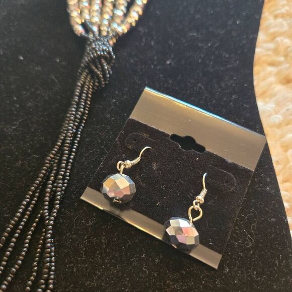 NWOT Beaded Necklace + Earrings Black Silver - Picture 6 of 7